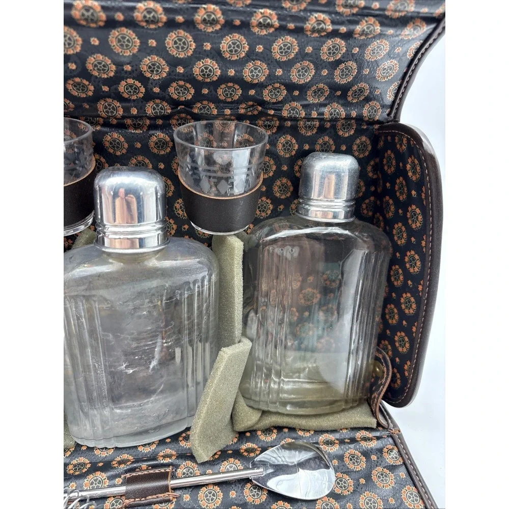 Vintage Travel Bar Set 3 Flasks 2 Shot Glasses Leather Carrying Case Brown Retro